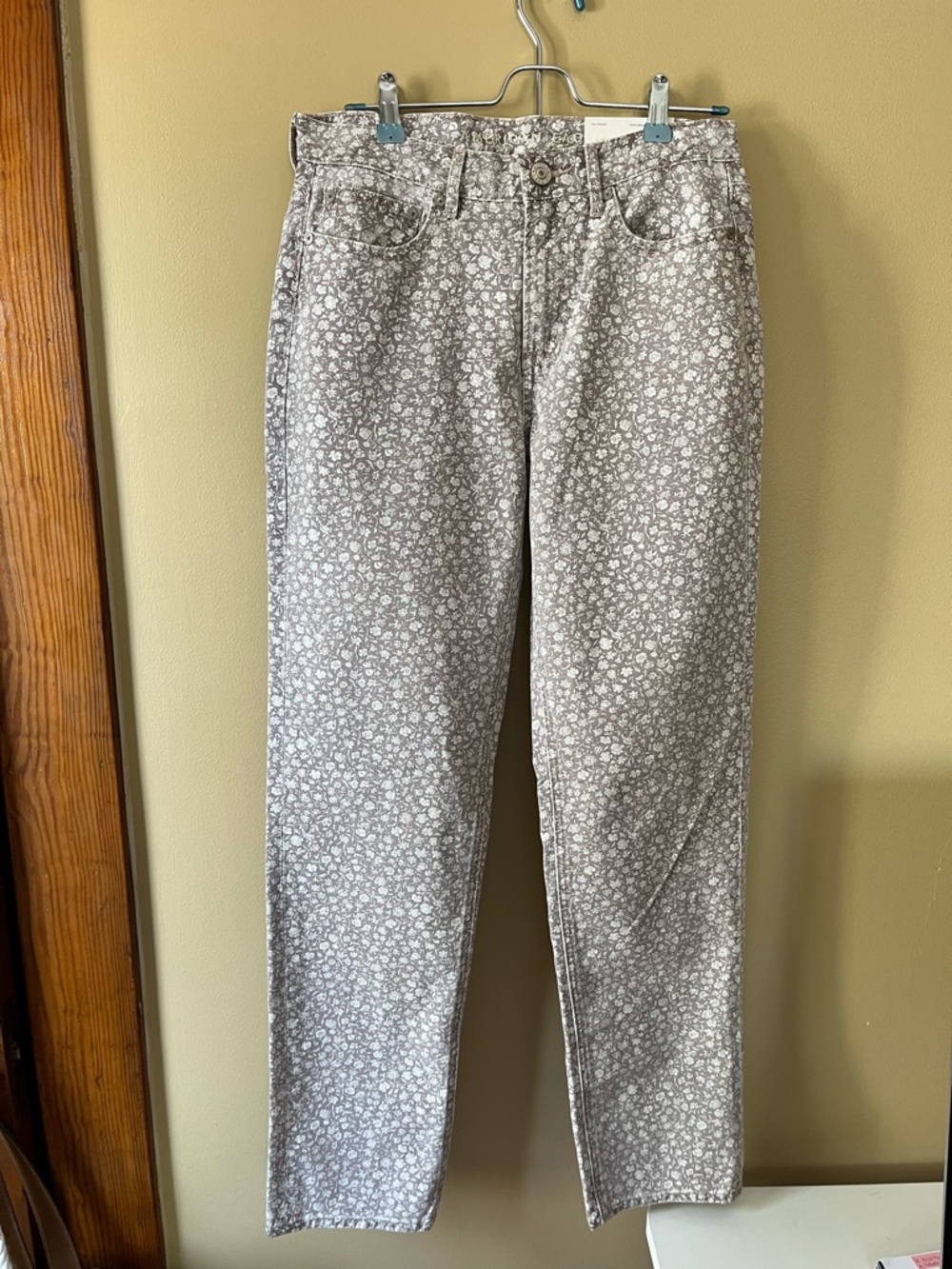 4 Long - American Eagle Outfitters Dusty Brown Floral Straight-Leg Jeans